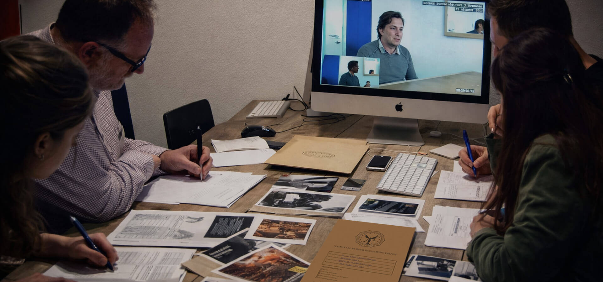 True crime game dossier onderzoeken